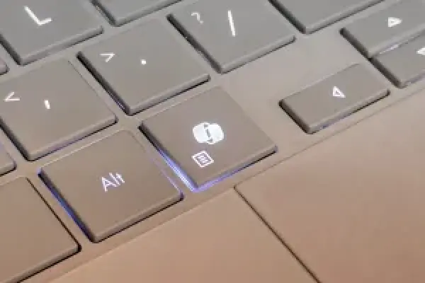 Quảng cáo Windows của chính Microsoft cho thấy Copilot đưa ra hướng dẫn sai